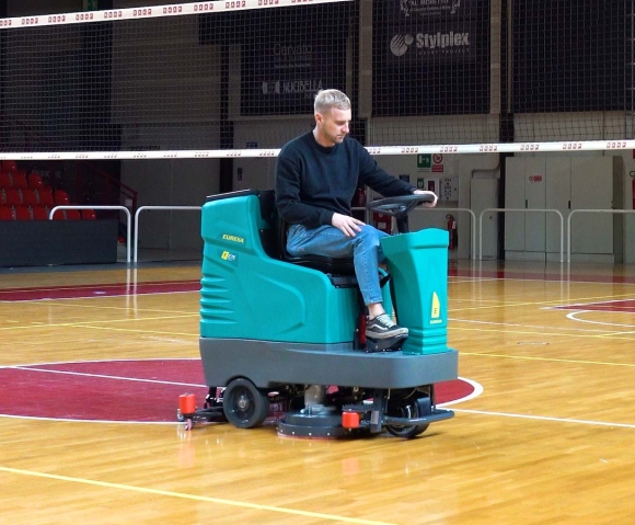 Компактная машина для мытья полов Eureka E75. Изображение 2